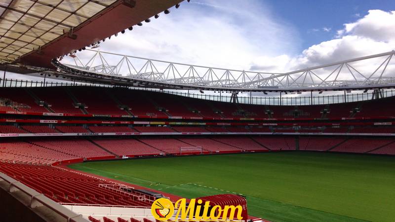 Sân vận động Emirates được đặt tên theo hãng hàng không của Các Tiểu vương quốc Ả Rập Thống nhất
