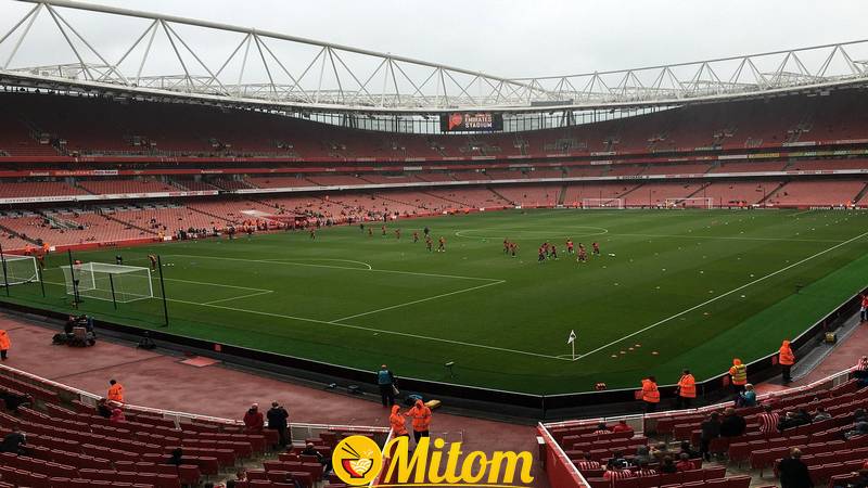 Sân vận động Emirates hay Ashburton Grove là một sân vận động bóng đá tọa lạc ở Holloway, thủ đô Luân Đôn, Anh
